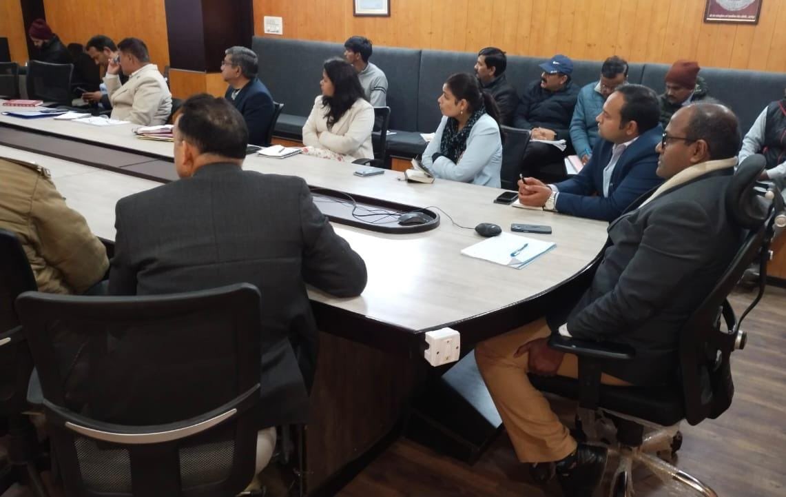 UttarakhandCEO's tweet photo. आगामी लोकसभा चुनावों में मतदान हेतु प्रचार-प्रसार एवं सोशल मीडिया तंत्र को मजबूत किए जाने के संबंध में मुख्य निर्वाचन अधिकारी डॉ. बी.वी.आर.सी पुरुषोत्तम ने सभी जनपदों की वीडियो कॉन्फ्रेंसिंग के माध्यम से समीक्षा बैठक ली।
#ECIdates
#लोकसभाचुनाव
#लोकसभाचुनाव2024 https://t.co/OkpF2EmKcb