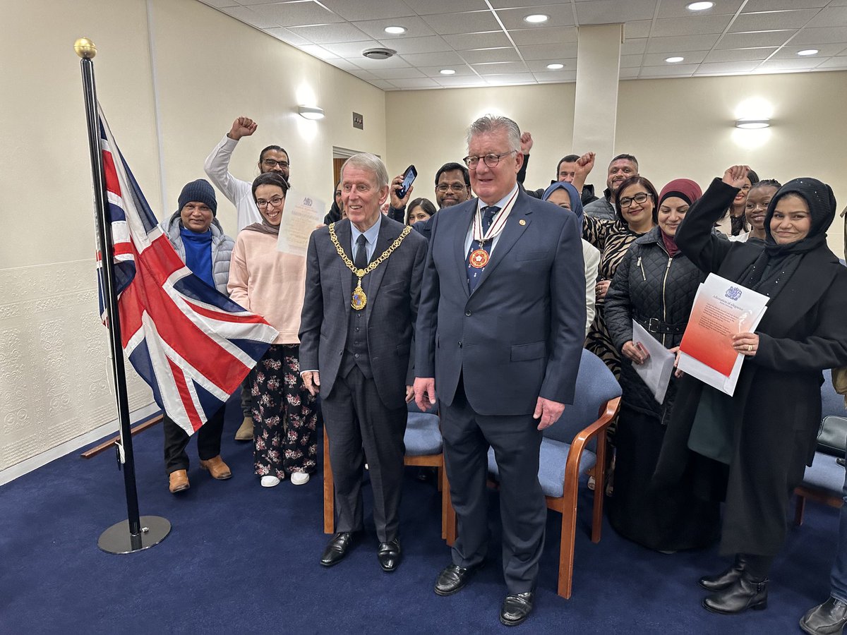 Another vibrant Citizenship Ceremony in Walsall this week, with individuals from across the globe pledging loyalty to King and Country. ⁦@WMLieutenancy⁩ ⁦@WalsallCouncil⁩ ⁦@walsallforall⁩