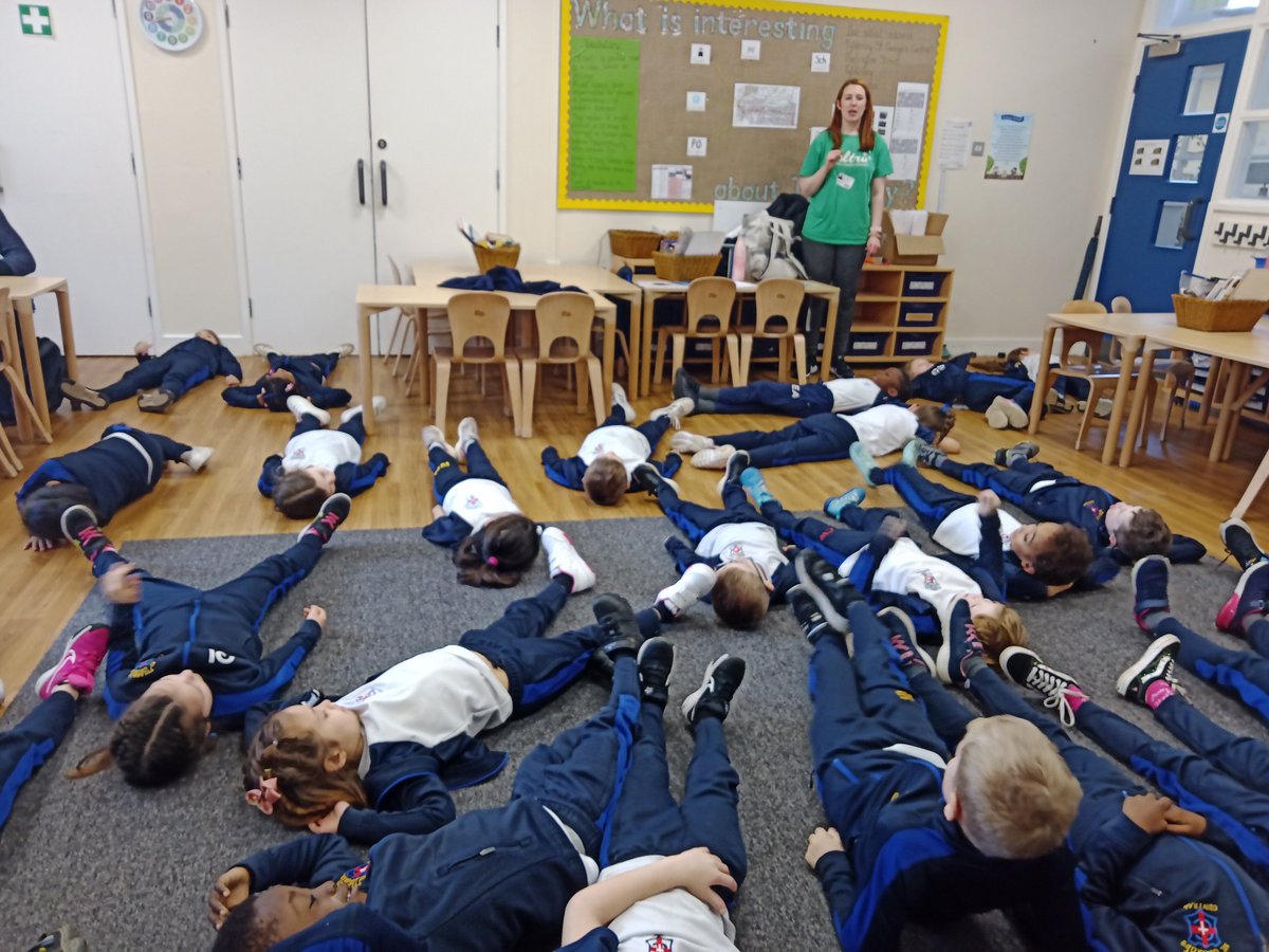 LsgcMrs's tweet photo. Thank you to @altrudrama for a very fun and informative workshop about internet safety. We learned a lot about how to stay safe online. @MrGSGC #SGCComputing #SGCPSHE https://t.co/gvwAQW9A2T