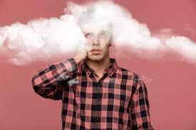 1/ Мозговой туман — одна из наиболее частых и постоянных жалоб у пациентов с длительным течением COVID. Это затрагивает до 46% пациентов, которые также страдают от других когнитивных проблем, таких как потеря памяти и трудности с концентрацией внимания.