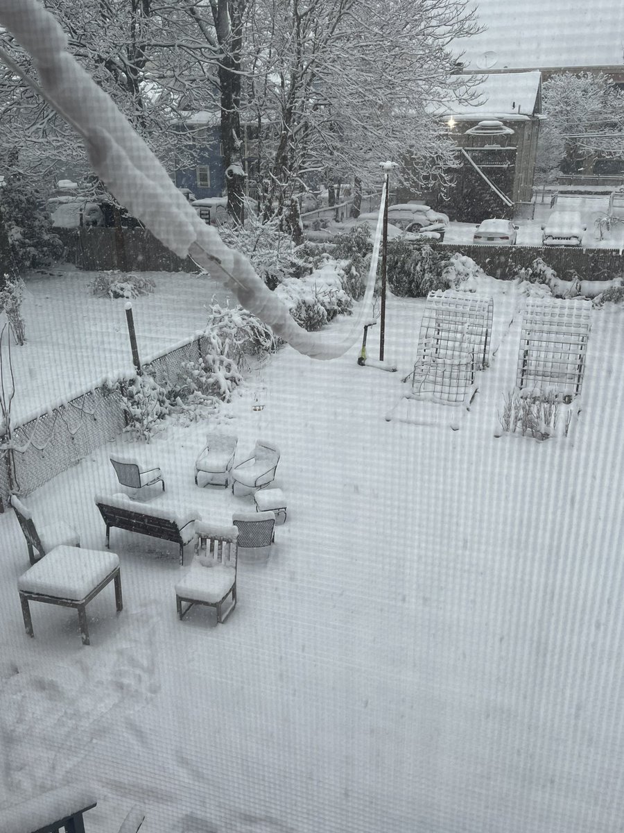 Approaching 6 inches of snow in Hartford at 7:30am… almost 2” in the past hour <a href="/Eweather13/">eweather</a> <a href="/gilsimmons/">Gil Simmons</a> <a href="/ryanhanrahan/">Ryan Hanrahan</a>
