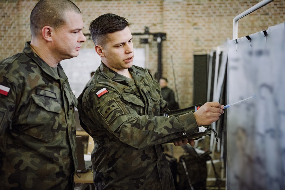 ZAWISZACY's tweet photo. Trwa ćwiczenie dowódczo - sztabowe pk. "JAK-24" wspomagane komputerowo z wykorzystaniem systemu JCATS.
#JAK24 #JCATS
@MON_GOV_PL @DGeneralneRSZ @SztabGenWP @16Dywizja @hqmncne https://t.co/ZFJJTOBMEH