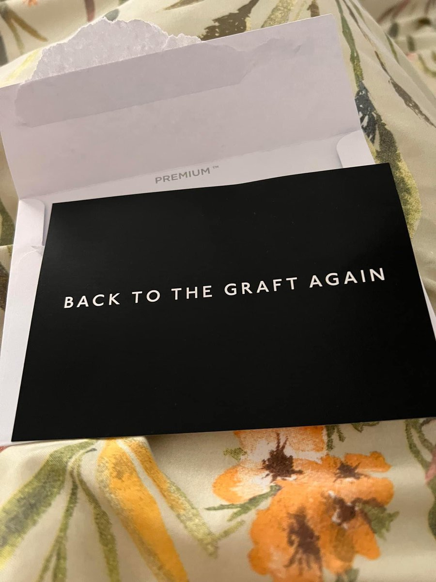 bottlemenbr's tweet photo. Alguns fãs no Reino Unido receberam esse cartão postal em branco! https://t.co/3u7X1JwY0G