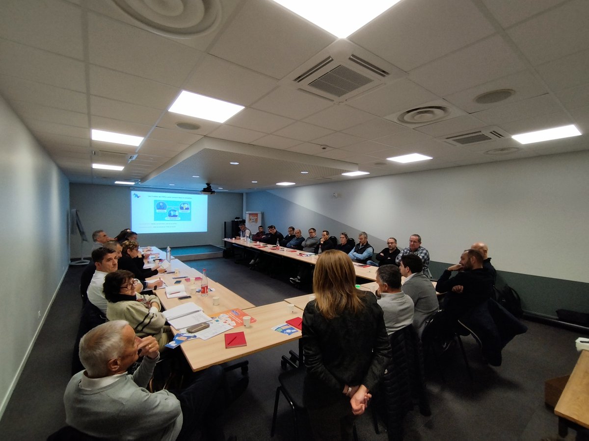 Hier soir le SLST nous accueillait pour la réunion de notre conseil d'administration.
A l'ordre du jour, lancement de la 8⃣ème édition du Forum de la Santé du Transport Routier que nous organisons avec les services de prévention et santé au Travail SLST et le SPSTL 42.