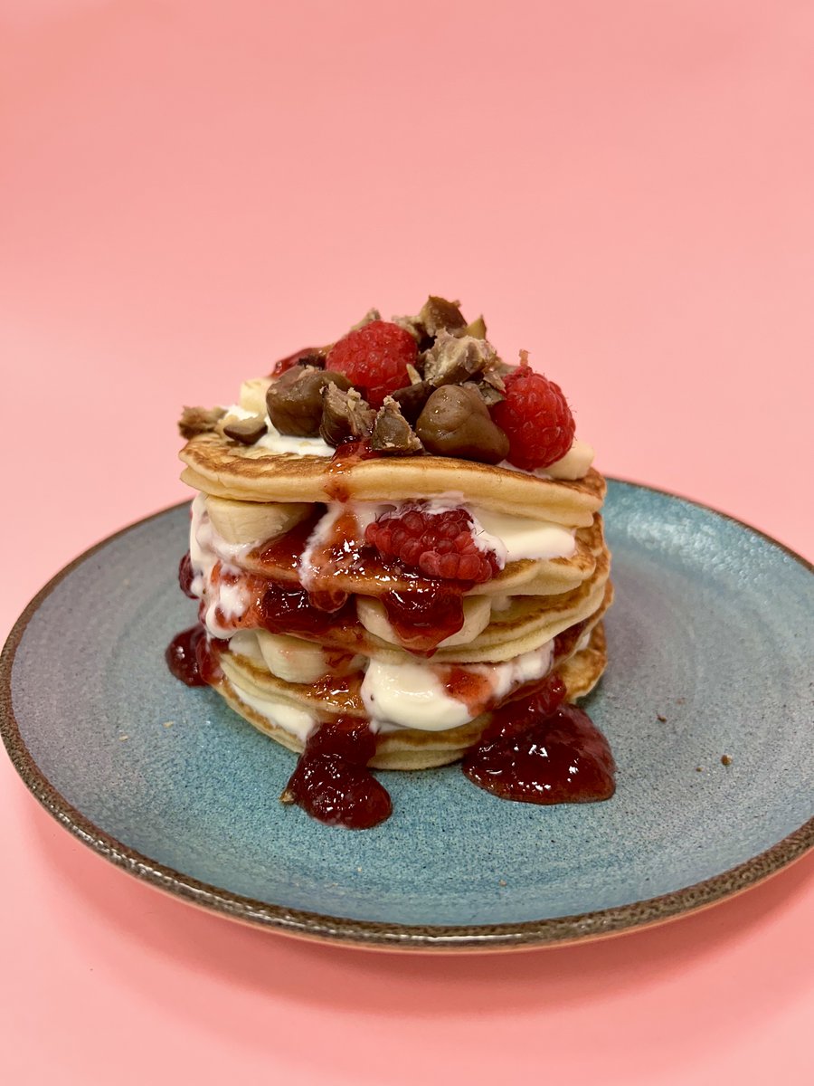 Who doesn't love a whole day dedicated to flipping, stacking and drizzling? We've opted for chestnuts, berries and banana - we'd love to hear your go to topping ⬇️⬇️
#pancakeday #shrovetuesday #chocolate #chestnutella