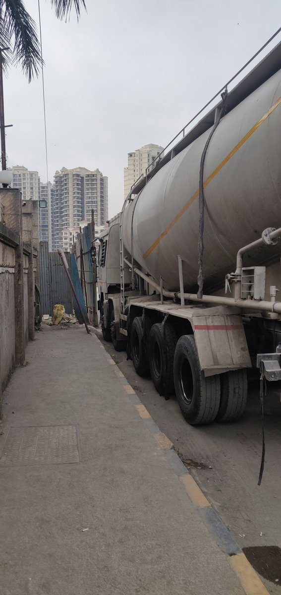 DJfatbat's tweet photo. @MTPHereToHelp @MumbaiPolice @ChandivaliCCWA #chandivali Trucks are blocking pavements and dumping unwanted waste and debris on the side of the road. Residents forced to walk on the road between road construction taking forever and now Trucks! https://t.co/fINE97nOM6