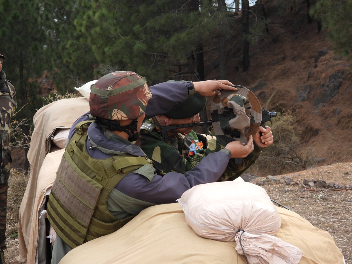 (2/2)In a powerful address, he motivated all ranks, emphasizing the paramount importance of sustained vigilance and unwavering determination in tackling any challenges that may manifest.
#operationalreadiness
#agniveer #AgniveerScheme #VeeroKiBhoomi #ProgressingJk #BadaltaJK