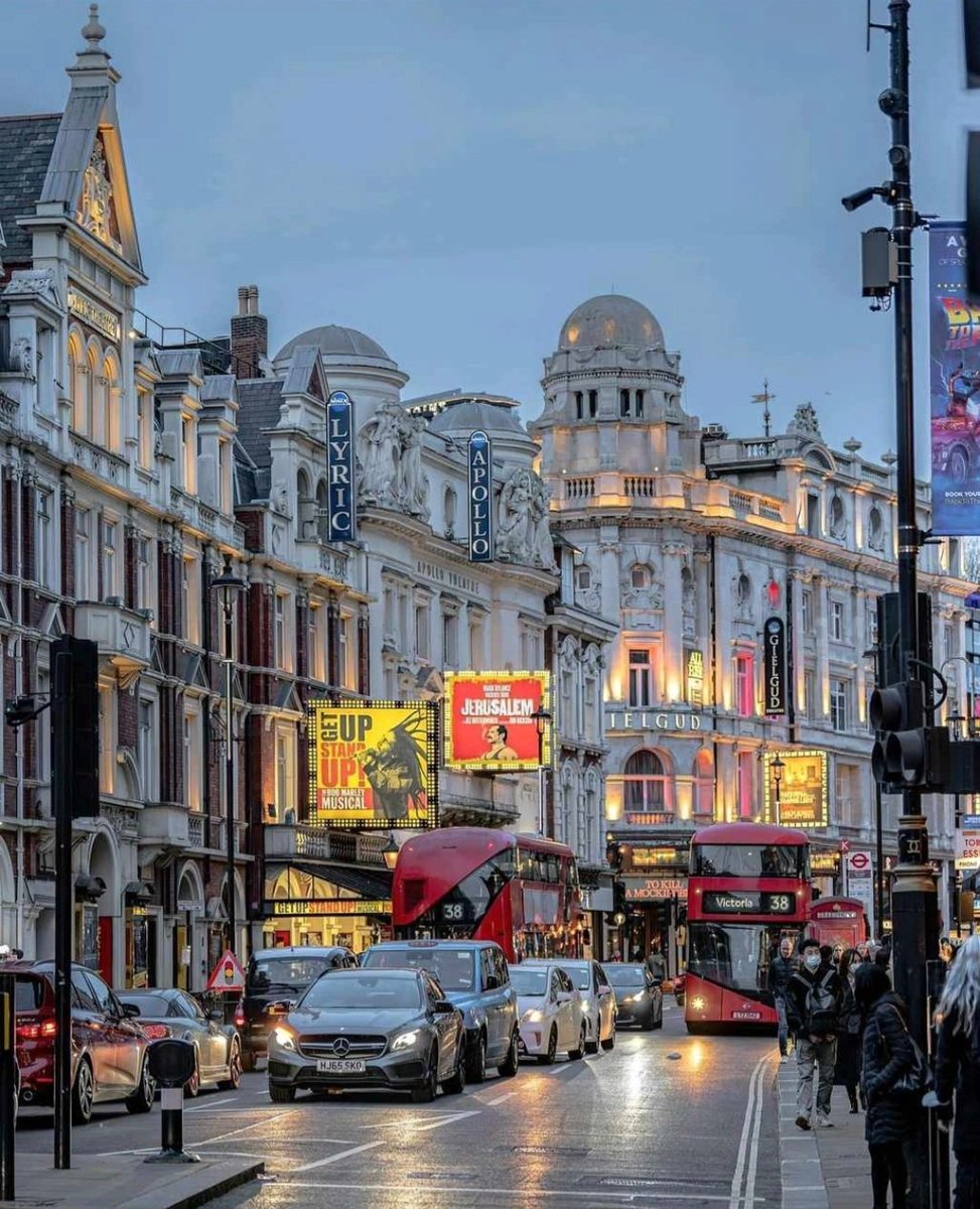 AdilMahmood147's tweet photo. Good night london https://t.co/pHhcPZoE0c