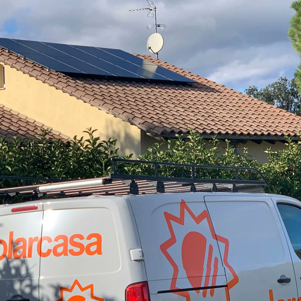 FiraIMPULSA's tweet photo. Més expositors que vindran a la #FiraImpulsa24! 👇

🔋 @SolarCasaEnergy: Passa't al Sol, l'energia que mou el món!

📆 Fira Impulsa del 29 de febrer al 3 de març a Figueres!

Més info al nostre web: https://t.co/lJjQ1n6TmE

#TransicioEnergetica #eficienciaenergetica #fotovoltaica https://t.co/IeVgLd5Cv0