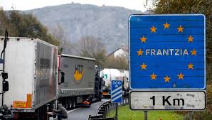 fenadismer's tweet photo. 🔴URGENTE🔴Desde @transit se informa de #cortes en diversos tramos de la #AP7 que complican los accesos a #Francia🇫🇷, debido a las manifestaciones de agricultores. 
➡️Se recomienda ruta #alternativa por #C16 hasta Puigcerdà y #N116 hasta Perpignan y viceversa.
#agricultores https://t.co/0gZxTBaS9X
