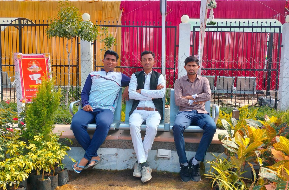 Rameshborwara's tweet photo. आज अतिप्राचीन #भाण्डवपुर जैन #महातीर्थ में #तत्त्वत्रयी #प्रतिष्ठा उत्सव में सम्मिलित हुआ। एवं लौटते वक्त सायला में श्री बाबा रामदेव जी के दर्शन किए।

#bhandavpur #bhandavpur_jain_mahatirth_rajasthan 

#Borwara #Unri #Sayla #Jalore #rajasthan #RameshBorwara #बोरवाडा #सायला #जालौर https://t.co/6YOyT4ZybK