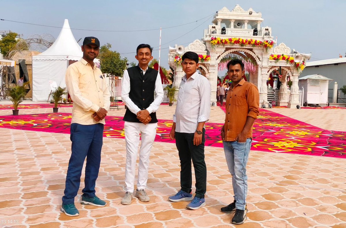 Rameshborwara's tweet photo. आज अतिप्राचीन #भाण्डवपुर जैन #महातीर्थ में #तत्त्वत्रयी #प्रतिष्ठा उत्सव में सम्मिलित हुआ। एवं लौटते वक्त सायला में श्री बाबा रामदेव जी के दर्शन किए।

#bhandavpur #bhandavpur_jain_mahatirth_rajasthan 

#Borwara #Unri #Sayla #Jalore #rajasthan #RameshBorwara #बोरवाडा #सायला #जालौर https://t.co/6YOyT4ZybK
