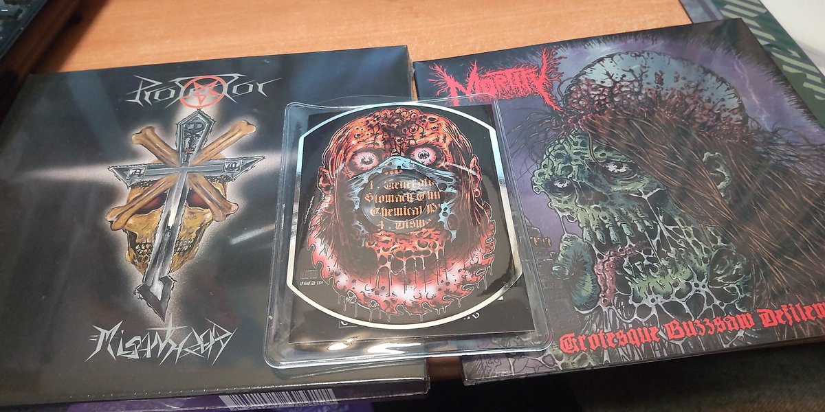 finyou666's tweet photo. 今年Obscene Extremeに出演するバンドの音源購入🤘 MortifyのMCD、ちっちゃ💀
#はるまげ堂 #MORTIFY #PROTECTOR https://t.co/OFwkug5OM1