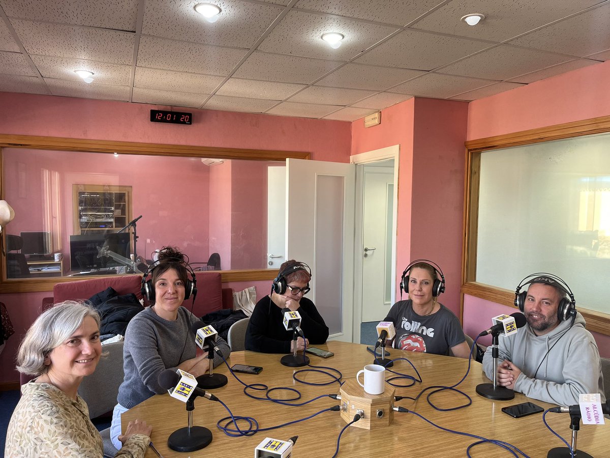 Miquel Junk (@junkmiquel) on Twitter photo Avui és el Dia Mundial de la Ràdio. Jornada, també, per posar en valor la gran tasca que fan els mitjans de proximitat. En xerram a <a href="/AldiaIB3/">Al Dia IB3</a> amb <a href="/Alcudia_Radio/">AlcúdiaRàdio</a>, <a href="/sapoblaradio/">Sa Pobla Ràdio 107.1 FM</a>, <a href="/radiopollensa/">Ràdio Pollença</a>, <a href="/RadioArta107_9/">Ràdio Artà Municipal</a> i <a href="/magdacorA/">Magda Cortés</a>
📻 ib3alacarta.com/radio/aldiamal… Avui és el Dia Mundial de la Ràdio. Jornada, també, per posar en valor la gran tasca que fan els mitjans de proximitat. En xerram a <a href="/AldiaIB3/">Al Dia IB3</a> amb <a href="/Alcudia_Radio/">AlcúdiaRàdio</a>, <a href="/sapoblaradio/">Sa Pobla Ràdio 107.1 FM</a>, <a href="/radiopollensa/">Ràdio Pollença</a>, <a href="/RadioArta107_9/">Ràdio Artà Municipal</a> i <a href="/magdacorA/">Magda Cortés</a>
📻 ib3alacarta.com/radio/aldiamal…