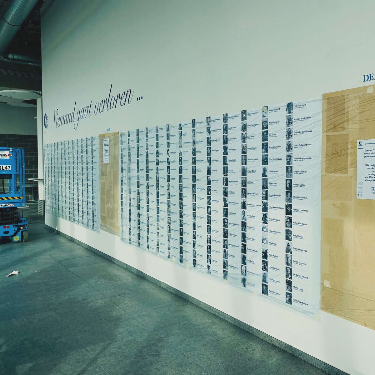 We renoveren de herdenkingsmuur in de KAA Gent Arena. 8 jaar na de start van het initiatief herinneren we meer dan 400 Buffalo’s op de promenade van Tribune 1. Op zondag 25 februari 2024 om 15u heropenen we deze bijzondere plek. Want niemand gaat verloren. #COBW #MoreThanFootball