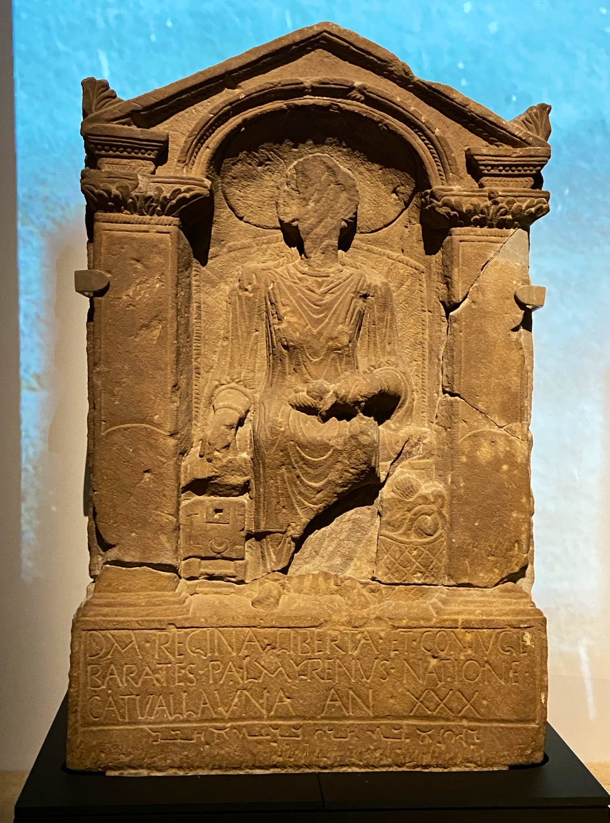 2nd century tombstone found near Arbeia fort, close to Hadrian’s Wall, dedicated to Regina of the Catuvellauni tribe, the freedwoman wife of Barates of Palmyra. The epitaph is written in Latin & beneath it a lament in Palmyrene Aramaic script. #EpigraphyTuesday
#LegionExhibition