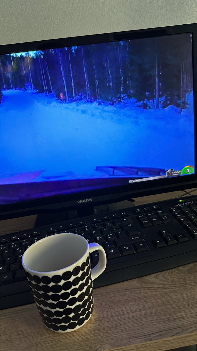 Yksi ralliviikon parhaista hetkistä. Kuppi kahvia ja pätkävideoiden perkaamista. Kaikissa ralleissa ei ole mahdollista, mutta tärkeä palanen usean tunnin valmistautumistyötä 📝

TO eka pätkä livenä 19:45 myös <a href="/subsuomi/">Subsuomi</a>! #mmralli #ralli #WRC <a href="/rikutahko/">Riku Tahko</a>