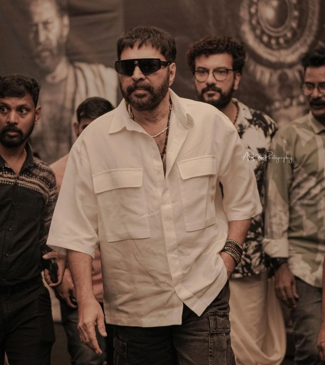 Sawadsha_'s tweet photo. 🔥 Allah Bilaalikka 😲

#Bramayugam Press Meet 

 @mammukka | #Mammootty 𓃵 https://t.co/pC5YaABjTX