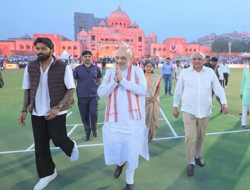ihiteshpmakwana's tweet photo. "જોડાશે ગાંધીનગર, જીતશે ગાંધીનગર"

ગાંધીનગર સાંસદ જન મહોત્સવ અંતર્ગત કેન્દ્રીય ગૃહ તથા સહકારિતા મંત્રીશ્રી તેમજ આપણા લોકપ્રિય સાંસદ શ્રી @AmitShah સાહેબના વરદ્દ હસ્તે તેમજ માન. મુખ્યમંત્રીશ્રી @Bhupendrapbjp, BCCI  ના સેક્રેટરીશ્રી @JayShah અને (1/2) https://t.co/WSjPYWM9a3