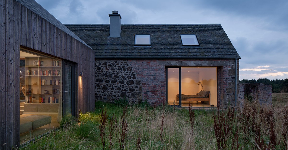 At <a href="/AnnNisbetStudio/">Ann Nisbet Studio</a>'s award-winning project, Cuddymoss in Ayrshire, even the rooflight specification is a symbiosis of contemporary and heritage [AD]
#ribajproducts #therooflightco #rooflights #roofwindows 
ow.ly/utPO50QwGn8