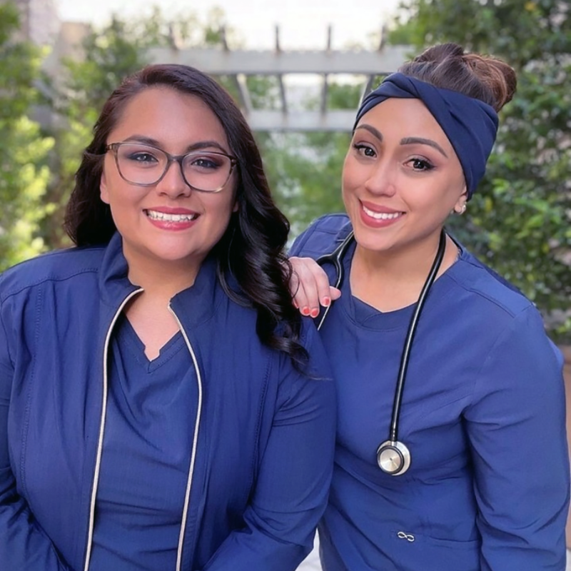 chamberlainedu's tweet photo. Nurses inspire #nurses 💕 and #healthcare heroes stick together 👯‍♀️. Who's your work bestie?

📸 Natasha B. and #ChamberlainGrad Cassandra R. (BSN 🎓 August 2021) #ChamberlainLasVegas https://t.co/l5pSfhxyQH