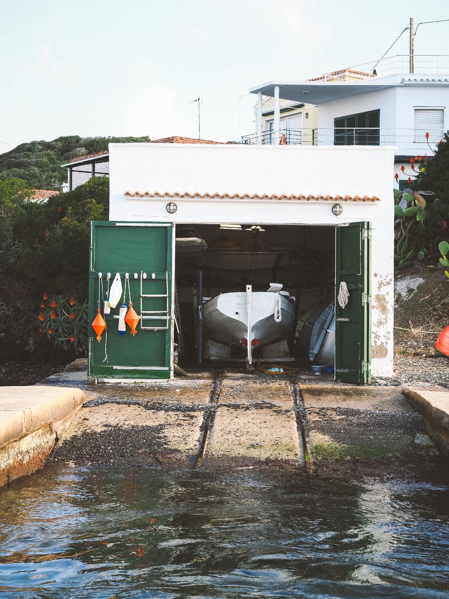Lugares auténticos.

Authentic places.

#marinaportmahon #mahon #Menorca #balearicislands #mediterraneansea #marmediterraneo #marina #ipmgroup #yachtmarina #sailinglife #mooringinmenorca