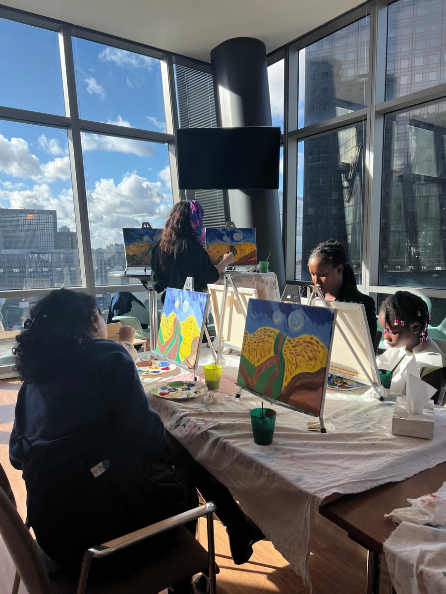 [Mazars x Ma Chance Moi Aussi] Hier, nous avons accueilli de très jeunes artistes dans nos bureaux 🎨

Dans le cadre de notre mécénat avec <a href="/MCMA_Officiel/">Ma Chance Moi Aussi</a>, 7 enfants ont été initiés à la peinture de Van Gogh. 

Pour en savoir sur ce mécénat ➡️maza.rs/6011cDDJ7