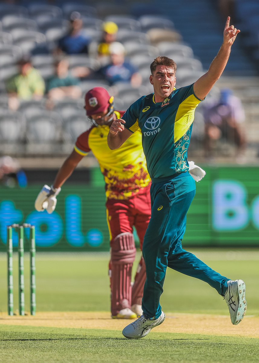 BIG X!!!🔥🇦🇺 3️⃣ years ago he was an X-Factor sub for Morne Morkel…now he is debuting for Australia. Congratulation Xavier, T20i cap no. 109! #AUSvWI