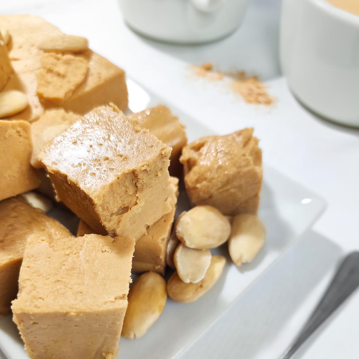 Pones TURRÓN DE JIJONA en la mesa y la gente sonríe...
Solo o para realizar tus postres (natillas, tartas, mousses....) nunca está de más que haya un poco por casa!! 
SIN GLUTEN.

#DiegoVerdú1878 #oviedo #turronesdiegoverdú #elVerdúOriginal #turrones #heladodeturrón #helados