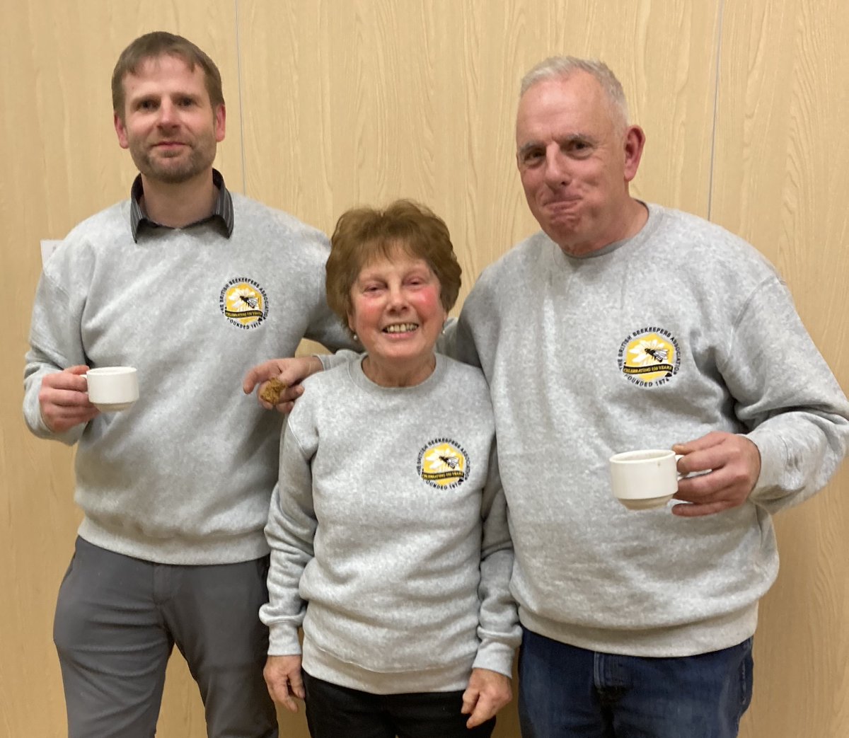 BBKASCChair's tweet photo. Coming to the Convention for 1 or 3 days, or buying 'Trade Show only' entry, Sat 13th April? Get a free anniversary hive tool then. PLUS buy 150-year sweatshirts/china by 1st March. A cosy sweatshirt for yourself? Honey pots to friends? Mugs for your BKA apiary shed? #beepartofit https://t.co/LK7b5TgNxC