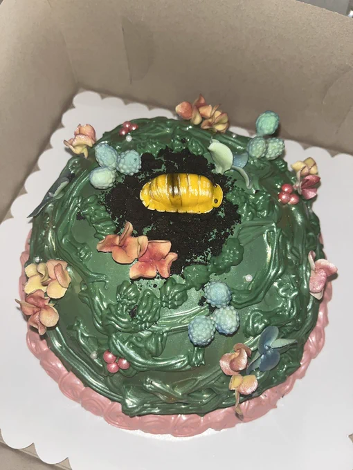 my birthday cake is literally prettier than u 
