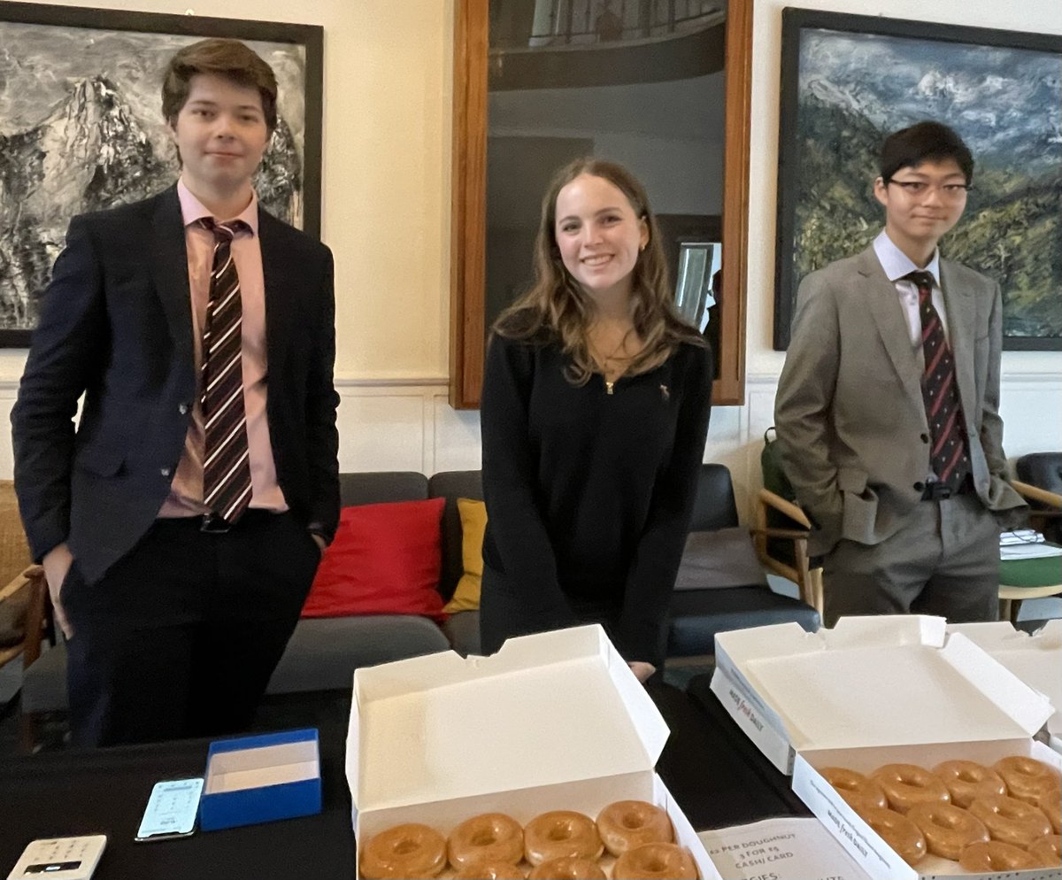oratoryschool's tweet photo. Well done to our #OratoryCharity Committee who raised £250 for @StyleAcre with an end of half term donut sale. 👏🤩🍩 #OratoryEndeavour #OratoryCoCurricular #CoradCor @OSCharities https://t.co/ra3lW1Dq9b