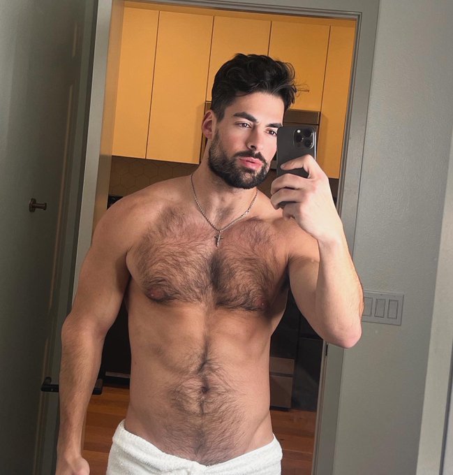 Bathroom selfies photoshoot ❤️ Hope this year will be the best for you ❤️💫 Come chat if you feel like