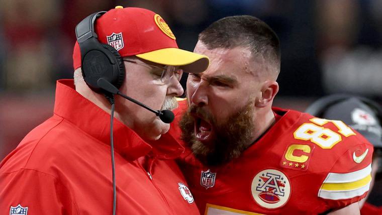 AlohaDocMbuthia's tweet photo. For anybody wondering why some are saying “If Kelce was Black…”

Two icons in professional sports.

Both disagreeing with decisions made, yet one was portrayed as angry, aggressive, a sore loser, and unprofessional. https://t.co/HLh7MxGOFM