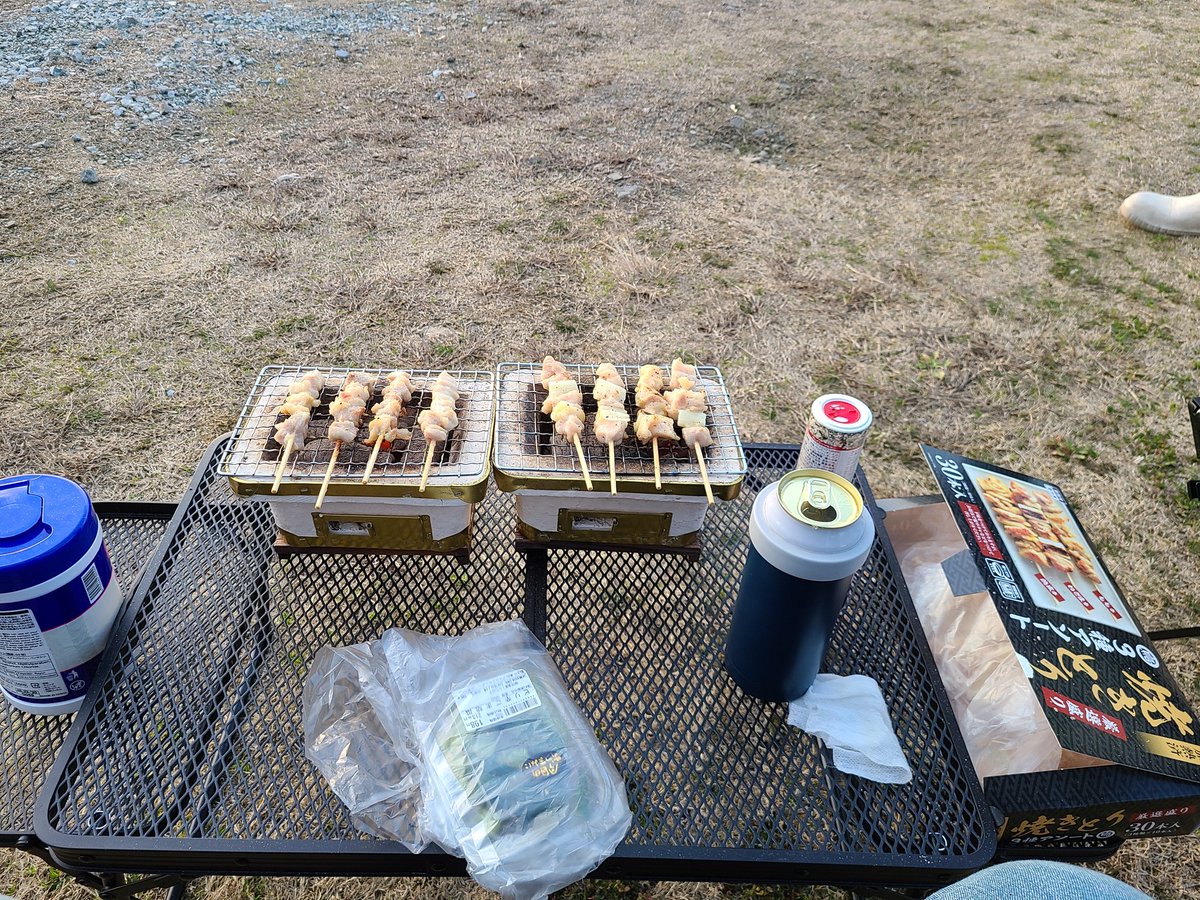 ______Gen______'s tweet image. ひさびさの
キャンプで焼き鳥～

うめぇ～