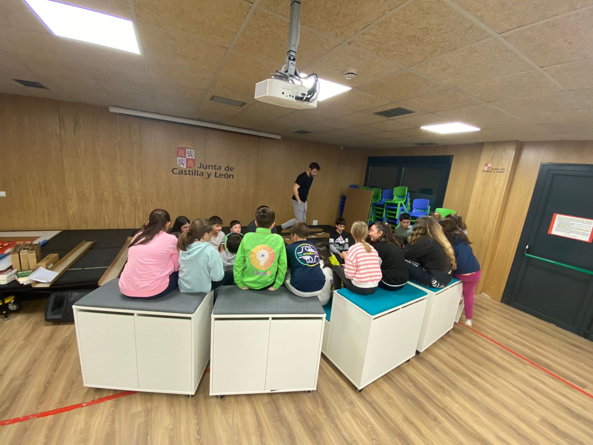 Maestros Colaboradores CFIE Soria (@mmccsoria) on Twitter photo Segunda experiencia de robótica 🤖
Taller con el alumnado de 6° de Primaria del CEIP Infantes de Lara 👨🎓👩🎓
#robotedison #Freddy #PequeñoTigre #Paco #Nose #Maidala #diversión <a href="/educacyl/">Educación JCyL</a> Segunda experiencia de robótica 🤖
Taller con el alumnado de 6° de Primaria del CEIP Infantes de Lara 👨🎓👩🎓
#robotedison #Freddy #PequeñoTigre #Paco #Nose #Maidala #diversión <a href="/educacyl/">Educación JCyL</a>