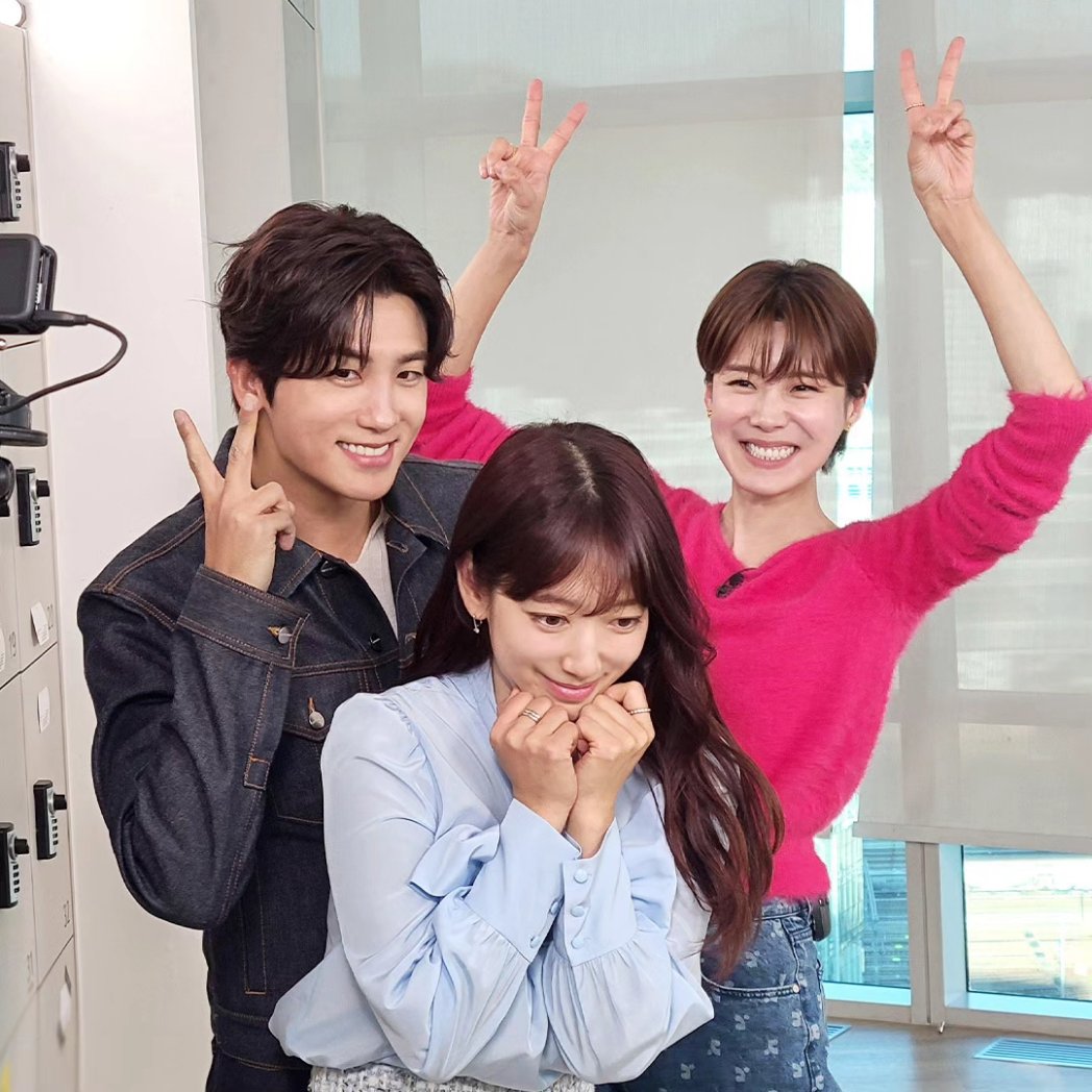 TEO_universe_'s tweet photo. (구) 동창 (현) 로맨스.. 우리 이런 거 너무 좋아하잖아👀❤️

☕️박��식&amp;박신혜 편 보러 가기➡️https://t.co/7KSxufxrBM

#박형식 #박신혜 #닥터슬럼프 #장도연 #살롱드립2 #SalonDrip #TEO #테오 https://t.co/M5WaSvdZdz