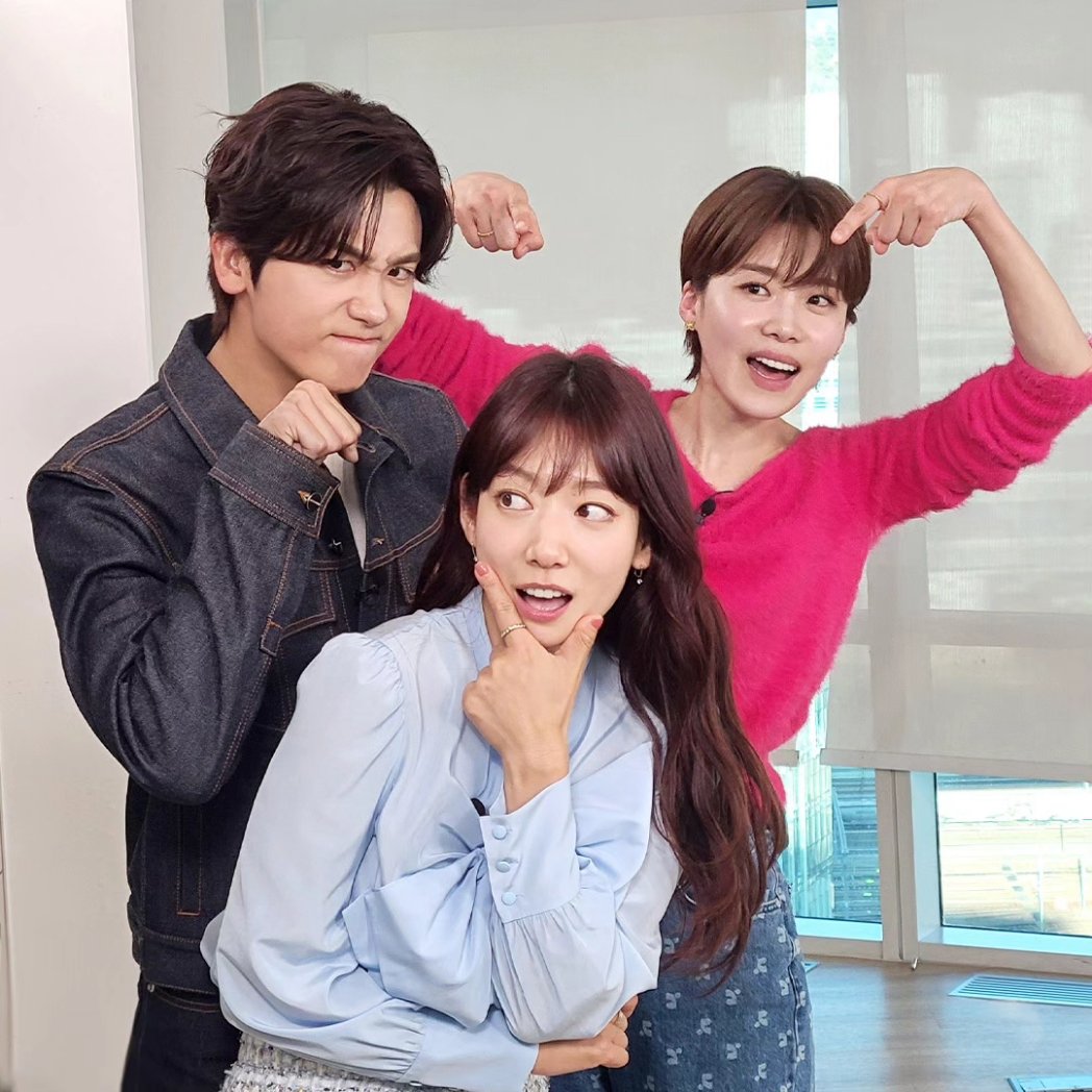 TEO_universe_'s tweet photo. (구) 동창 (현) 로맨스.. 우리 이런 거 너무 좋아하잖아👀❤️

☕️박��식&amp;박신혜 편 보러 가기➡️https://t.co/7KSxufxrBM

#박형식 #박신혜 #닥터슬럼프 #장도연 #살롱드립2 #SalonDrip #TEO #테오 https://t.co/M5WaSvdZdz