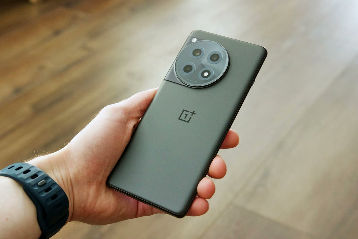 #OnePlus has made a pretty major flub regarding the storage hardware of the OnePlus 12R.

The company advertised that the OnePlus 12R came equipped with a UFS 4.0 storage module when, in reality, it relies on the older and slower UFS 3.1 standard.
 #OnePlus12R