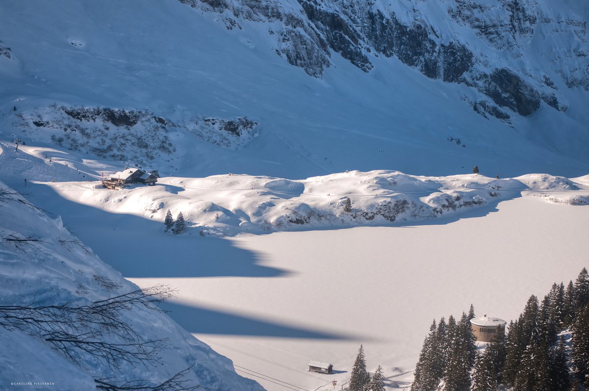 Geniesse das Traumwetter beim Skifahren im Titlis-Gebiet, Schneeschuhwandern oder Spass mit den elektrischen Snowbikes im SnowXPark auf #Trübsee. Es hat frisch geschneit. ☀️❄️⛷️
#Nidwalden #tellpass #Switzerland @EngelbergTitlis