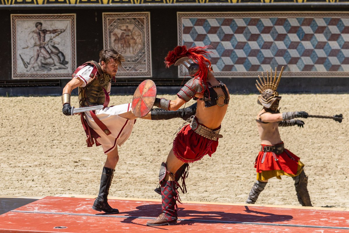 PuyduFou's tweet photo. ⚔️ [Bataille des héros]
🔴 Vos héros du Puy du Fou s'affrontent.

👉 Toute la journée, vous pourrez voter pour votre héro préféré !​ Soyez réactifs et...
🏁 Que le meilleur gagne !👇​

©Arnaud Masson​
 #PuyduFou #MardiGras #costume https://t.co/N1B3TWN4dN