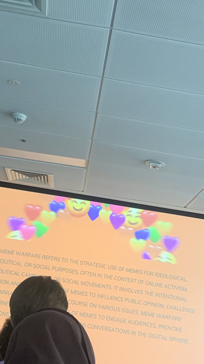 pranjal_2005's tweet photo. When class uses emoji in a presentation slide make it seems so delululu 😂
#bcm112 
#delululu https://t.co/ckUMbMyrNu