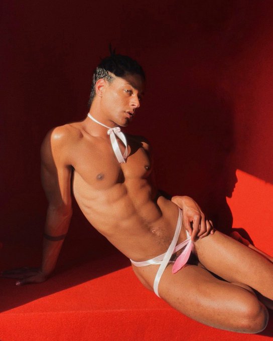 Open invite 🎀 bring chocolates 💞 https://t.co/scEouBtebW