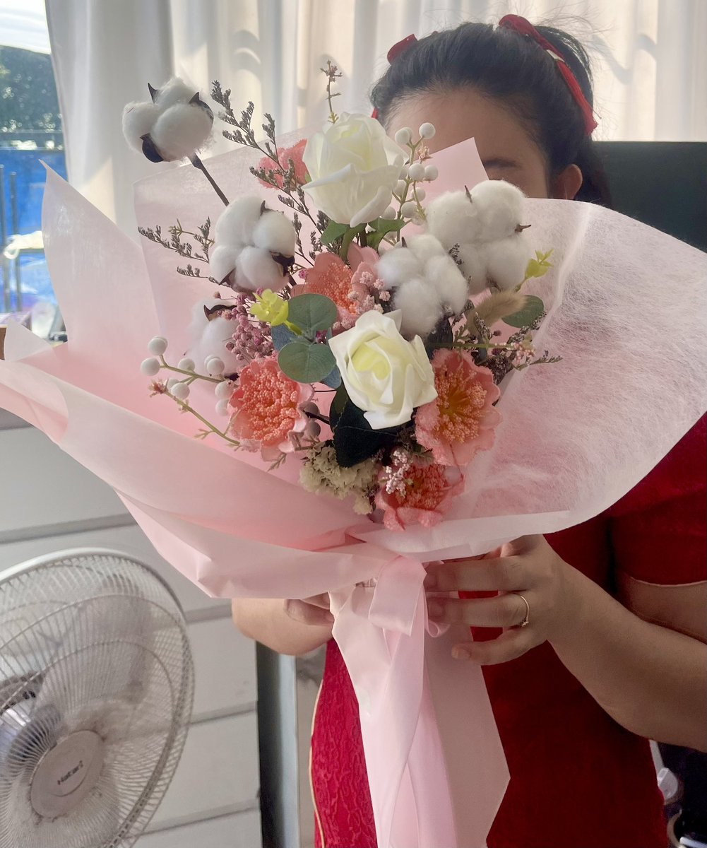 PRAEWVYz's tweet photo. กุหลาบวาเลนไทน์ ช่อใหญ่ ช่อดอกไม้ประดิษฐ์ดอกไม้แห้ง #บางใหญ่
✅ช่อละ 300 บาท 
Line : Boxmaimini 

#ช่อดอกไม้ #ของขวัญวาเลนไทน์ #ดอกไม้วาเลนไทม์ #กุหลาบวาเลนไทน์ #ช่อดอกไม้บางใหญ่ #กุหลาบวาเลนไทน์บางใหญ่ #เวสเกตบางใหญ่  #ของขวัญวาเลนไทน์เวสเกท #กุหลาบวาเลนไทน์เวสเกท https://t.co/tcCzfM62gN