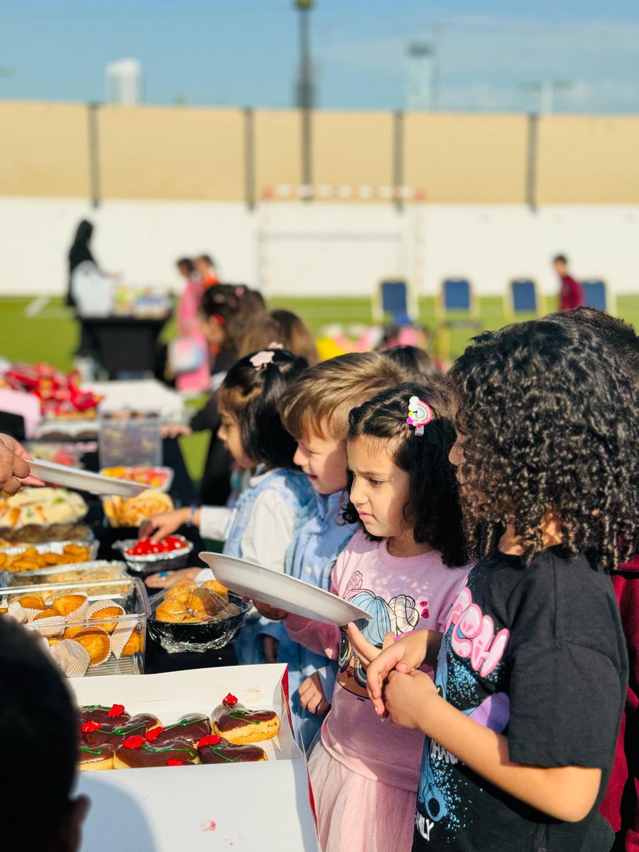 NGSDubai's tweet photo. Capturing moments of joy and togetherness at our KG2 picnic! Little hearts, and big smiles. 🤗
 طلاب الروضة الثانية تجمعهم لحظات من الفرح في هذه النزهة! قلوب صغيرة، وابتسامات رائعة. 🤗 https://t.co/RLhLtn8IUT