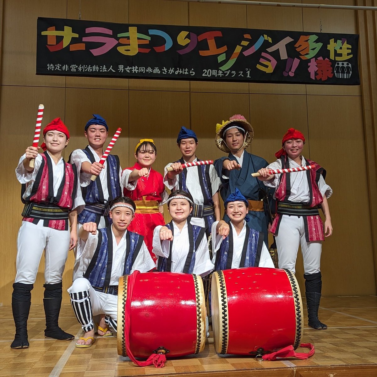 Oukaji_Eisa's tweet photo. 🌺サーラまつり演舞🌺
会場は温かく､皆さん手拍子をして楽しんでくださいました👏
けんちん汁もいただき､とても美味しかったです🩷
このような活動を通して､より多くの方��エイサーの魅力を知っていただきたいです✊ https://t.co/wPLhevUGf7