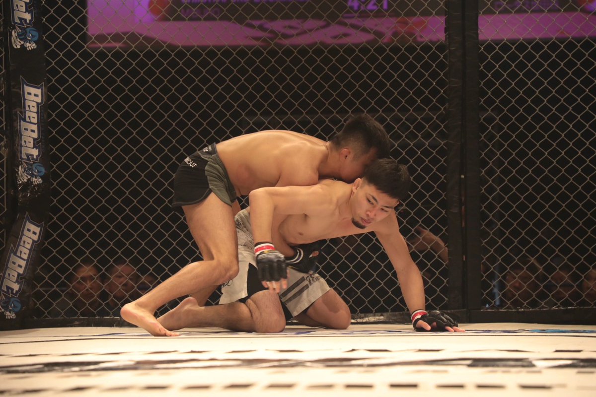 GLADIATOR_MMA_'s tweet photo. 2023 12/9  sat　
BODYMAKERpresents　
『GLADIATOR 024』

第13試合
◆GLADIATORフェザー級5分3R
✕チハヤフル・ズッキーニョス（MIBURO）
vs
◯河名マスト（ロータス世田谷）
1R 2:35 KO

#GLADIATOR
#BODYMAKER
#beebet
#THE1TV
#ボディメーカー
#グラジエーター https://t.co/BXaBoPa9wp