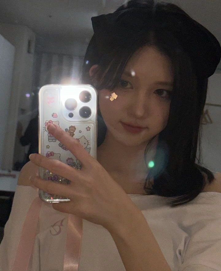 ivepics_'s tweet photo. gaeul instagram update https://t.co/86Q4w9hmyG