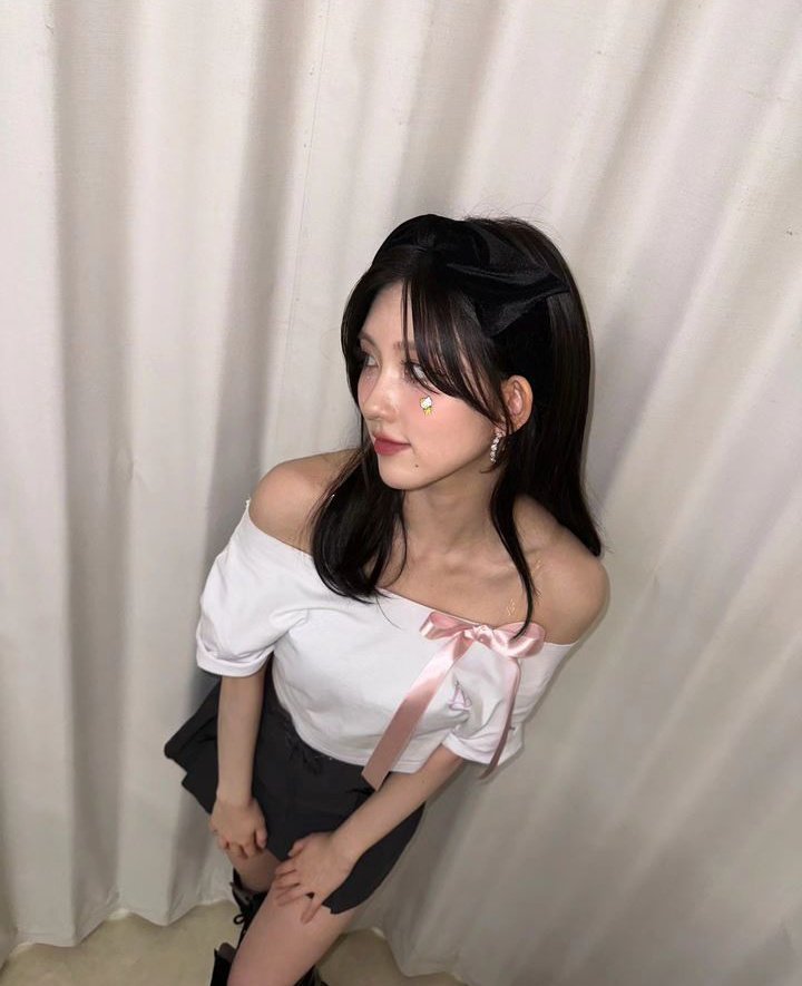 ivepics_'s tweet photo. gaeul instagram update https://t.co/86Q4w9hmyG