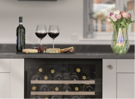 Caple's new black glass for kitchens Read more here: yourshow-home.com/?p=35583&previ… #NewHomes #NewBuild #InteriorDesign